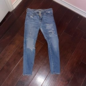American Eagle ripped super stretch jeans US women’s 8 short.